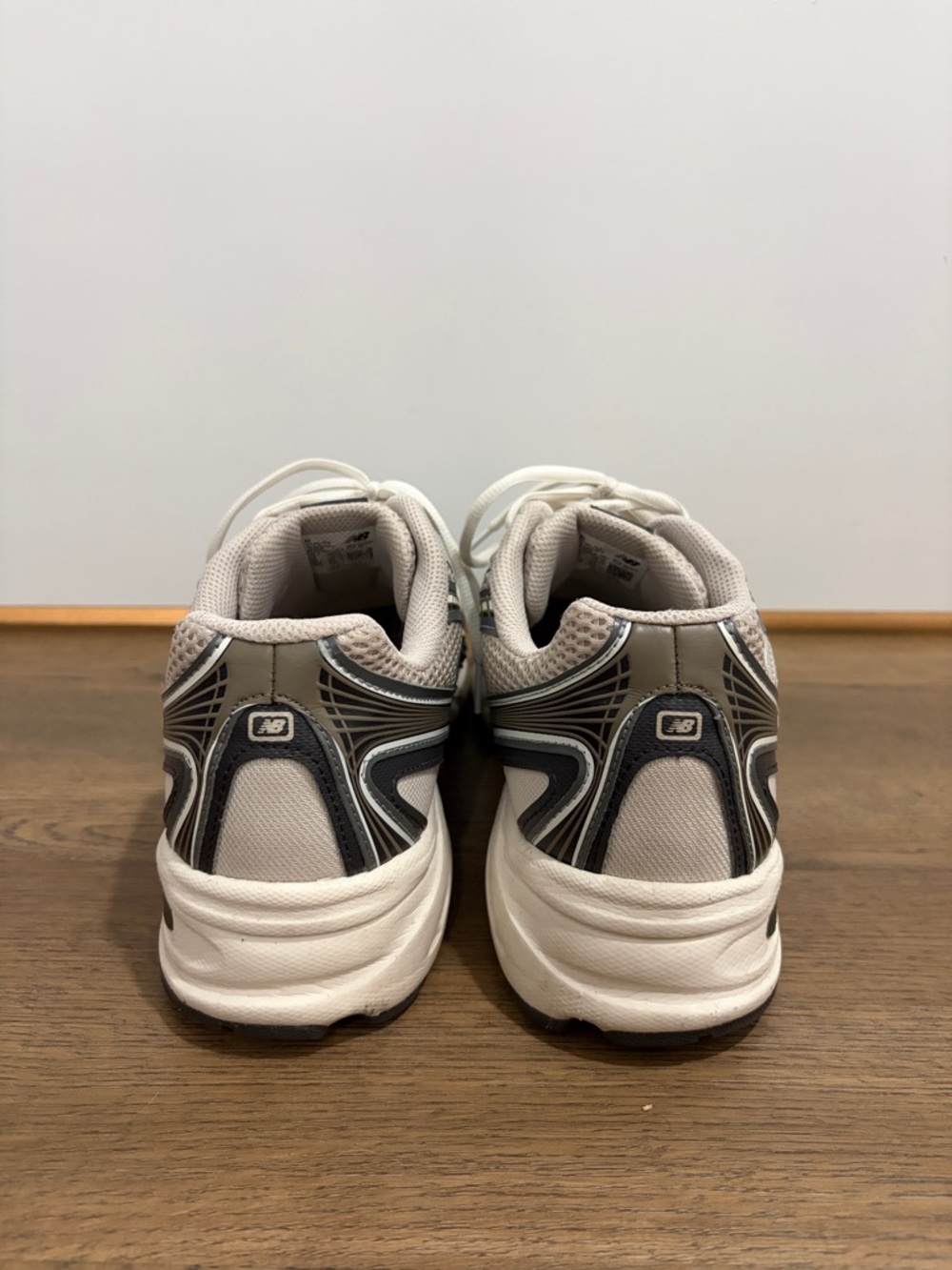 New Balance 740 Men's Cream and Gray Athletic Running Shoes - Picture 5 of 7